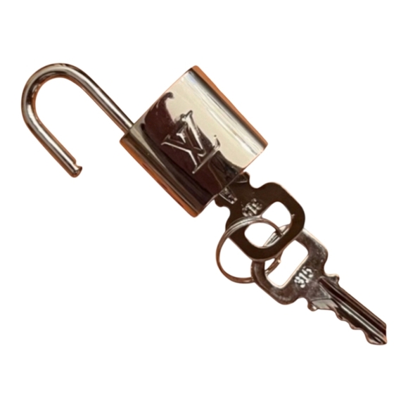 🔹️LOUIS VUITTON🔹️ #️⃣ 3️⃣1️⃣5️⃣  Silver Lock with 2 KEYS + COA ✨️ - Picture 3 of 9